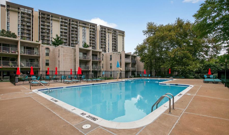 8 CANTERBURY Sq 304, Alexandria, VA 22304 - 2 Beds, 1 Bath
