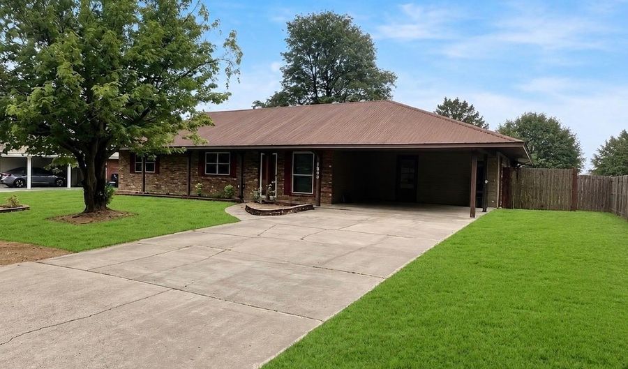 10658 Carmel Dr, Baton Rouge, LA 70818 - 3 Beds, 2 Bath