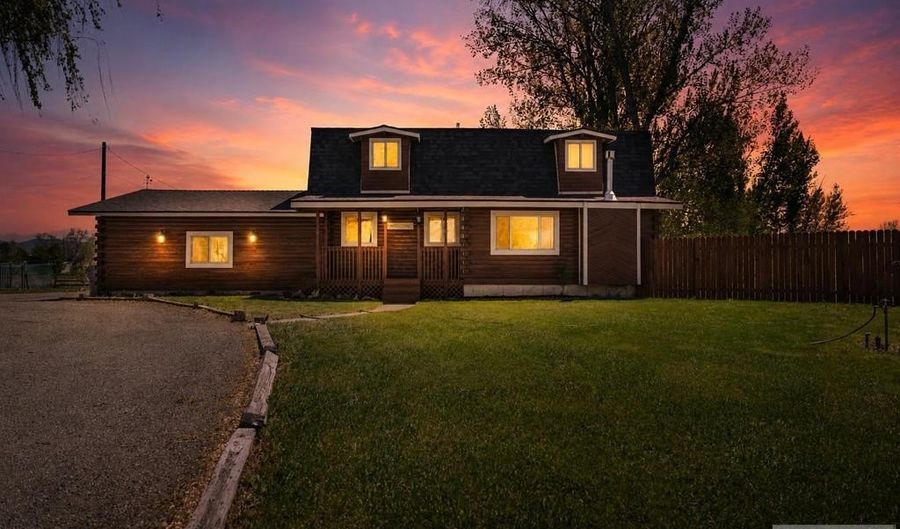 91 W 100 N, Blackfoot, ID 83221 - 7 Beds, 2 Bath