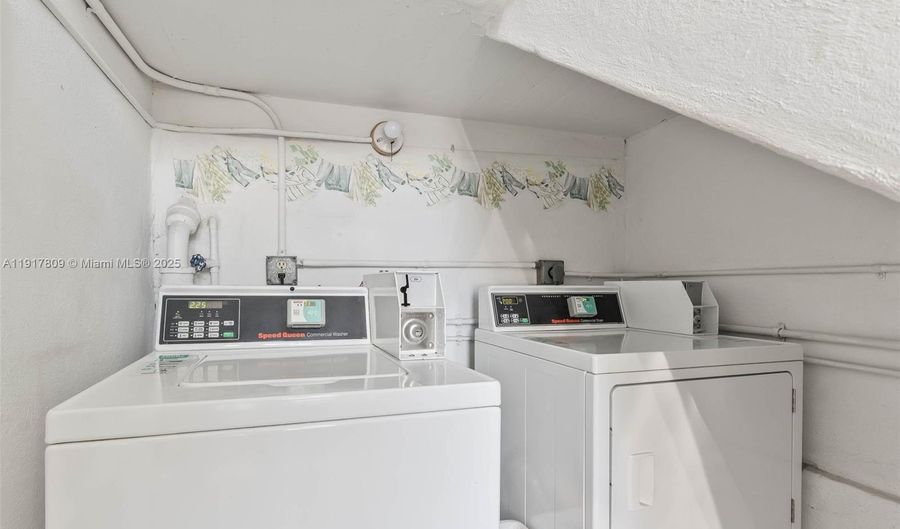 20 Park Dr 2, Bal Harbour, FL 33154 - 1 Beds, 1 Bath