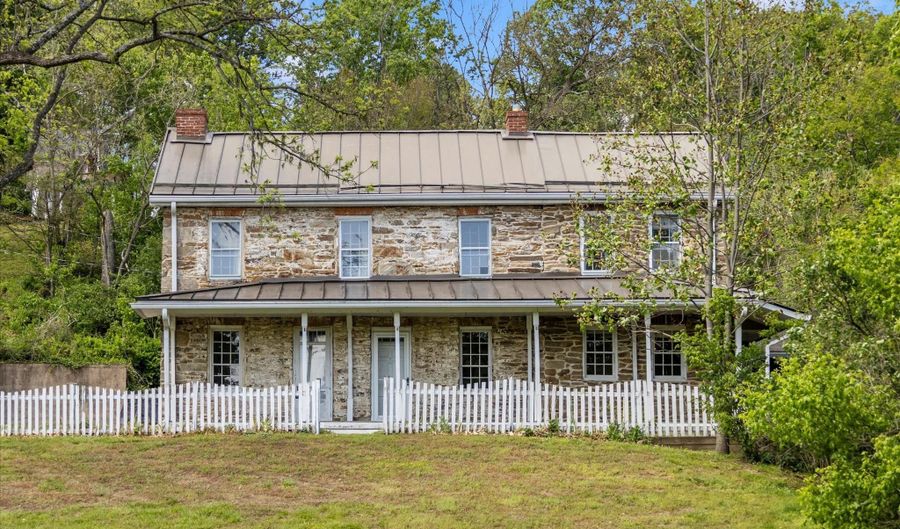 2301 MOUNT EPHRAIM Rd, Adamstown, MD 21710 - 5 Beds, 2 Bath