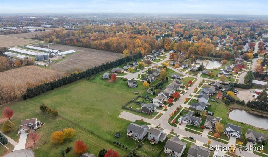 5885 Farmview Dr, Allendale, MI 49401 - 4 Beds, 3 Bath