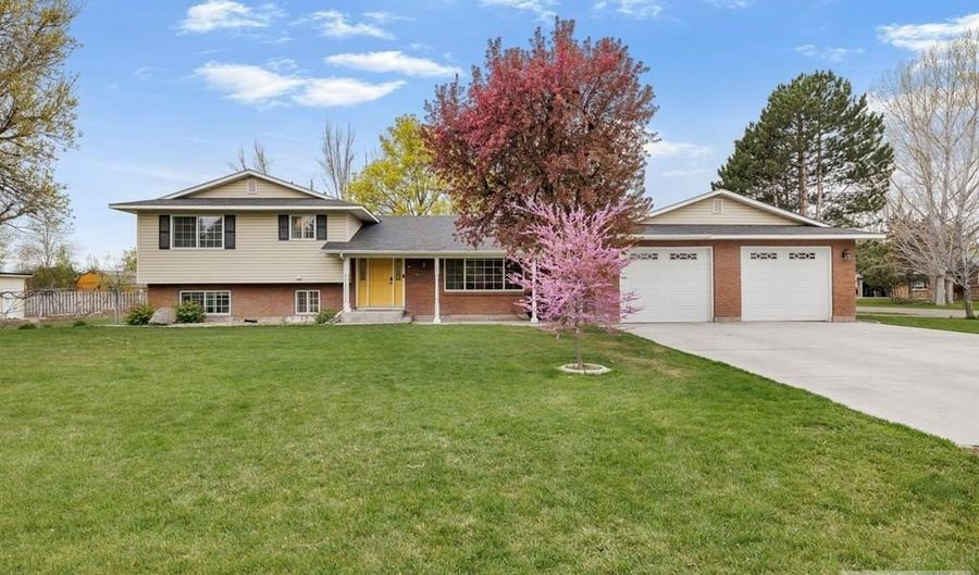 3920 Georgia Ln, Ammon, ID 83406 - 6 Beds, 5 Bath