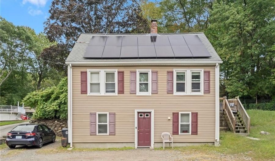 28 Crowell St, Cumberland, RI 02864 - 2 Beds, 2 Bath