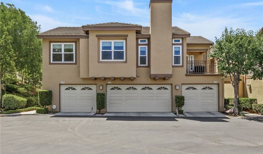 1218 S Country Glen Way, Anaheim, CA 92808 - 2 Beds, 2 Bath