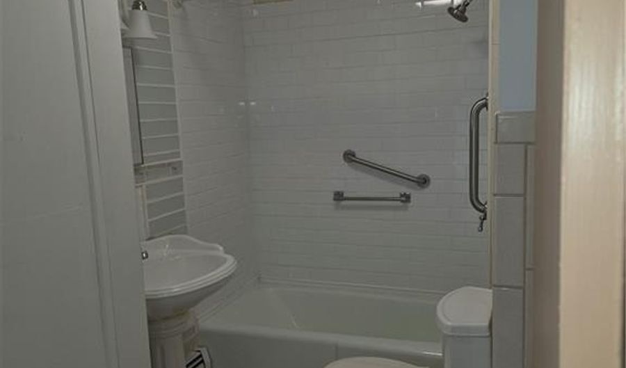 1431 Smithfield Ave 2F, Lincoln, RI 02865 - 1 Beds, 1 Bath