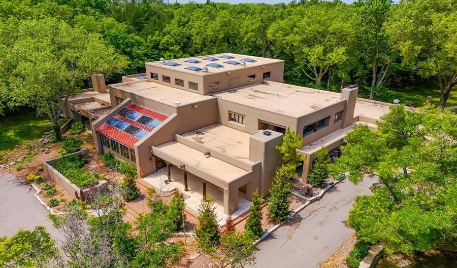 9716 SW Hwy 54, Augusta, KS 67010 - 3 Beds, 4 Bath