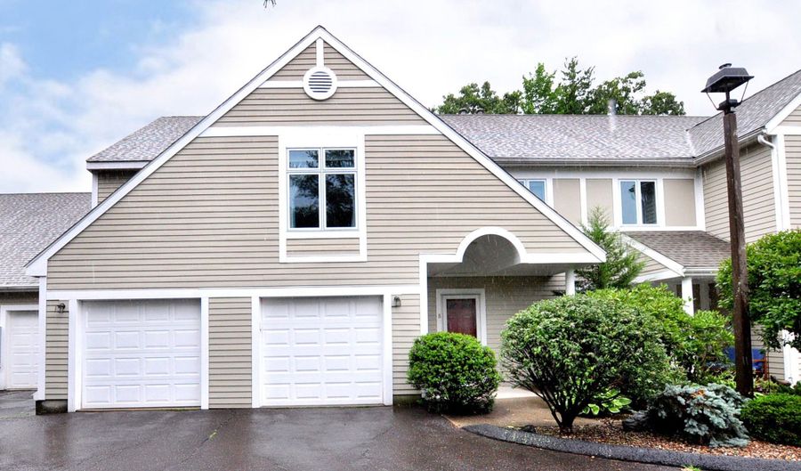 8 Centerbrook Ct 8, Avon, CT 06001 - 3 Beds, 4 Bath
