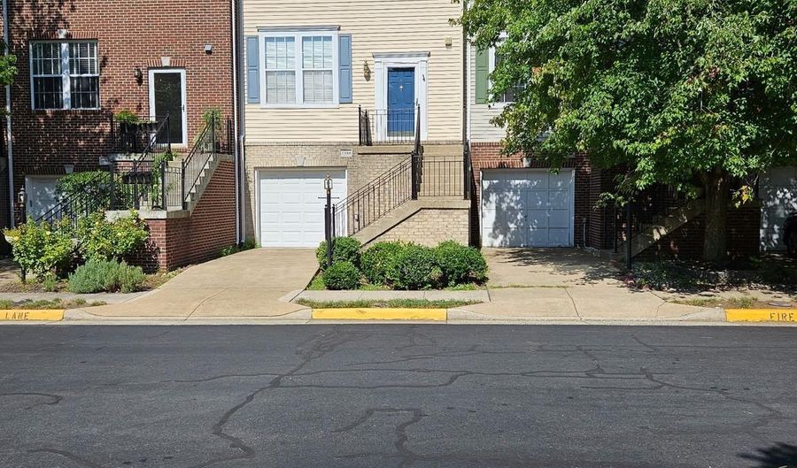 21496 FOCHE Ter, Broadlands, VA 20148 - 3 Beds, 3 Bath