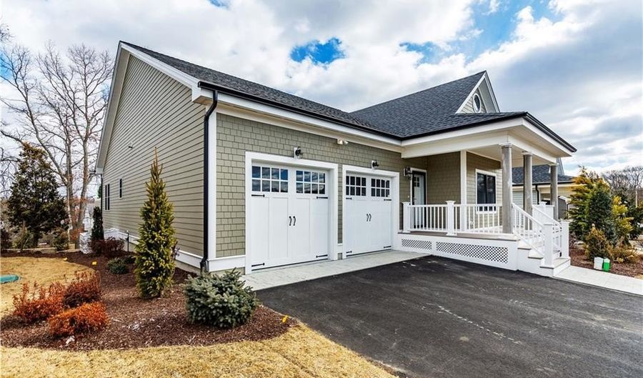 18 Hampton Rd 21, Coventry, RI 02816 - 2 Beds, 2 Bath