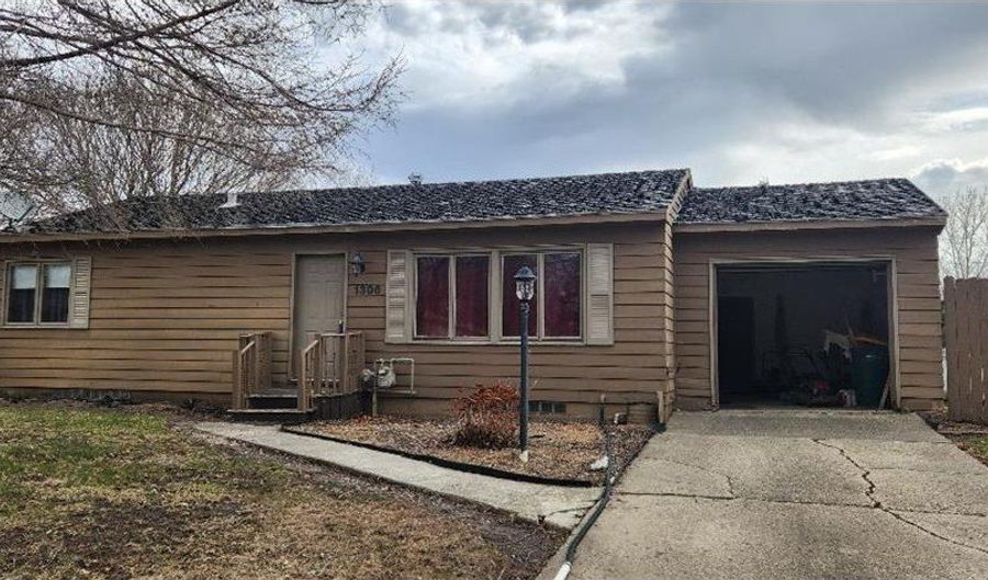 1306 Crestview Rd, Albert Lea, MN 56007 - 2 Beds, 1 Bath