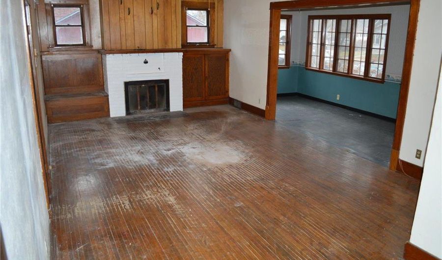 509 3rd St SW, Austin, MN 55912 - 3 Beds, 2 Bath