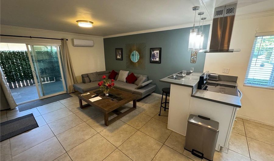 2121 S Camino St D, Anaheim, CA 92802 - 1 Beds, 2 Bath