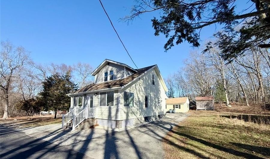 4 Arcade St, Johnston, RI 02919 - 3 Beds, 2 Bath