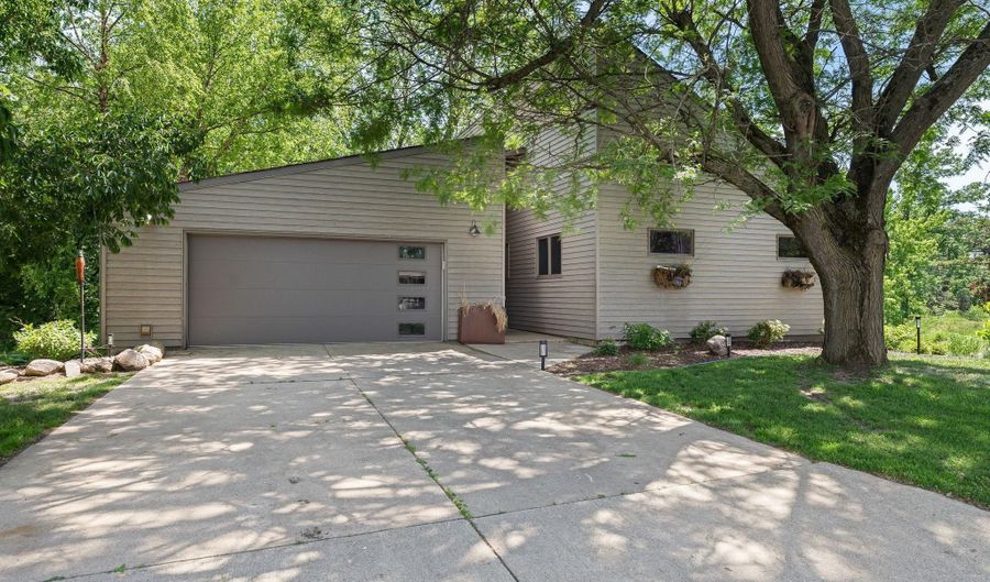 2006 11th Ave NE, Austin, MN 55912 - 4 Beds, 2 Bath