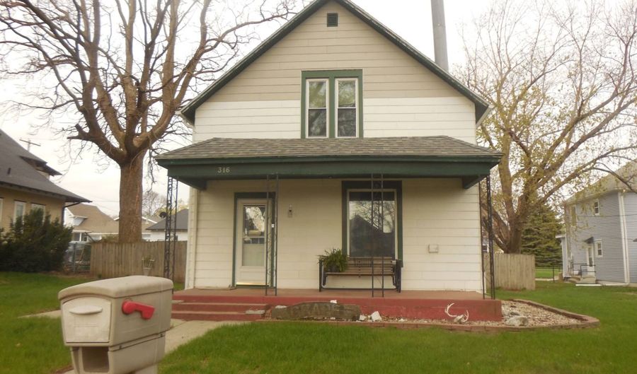 316 S 6th St, Albion, NE 68620 - 3 Beds, 2 Bath