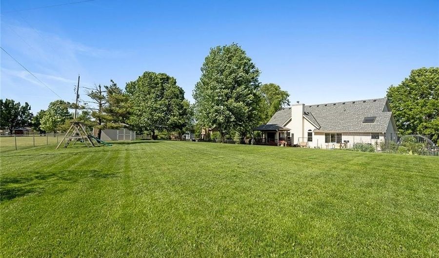 17699 157th Ter, Basehor, KS 66007 - 4 Beds, 4 Bath