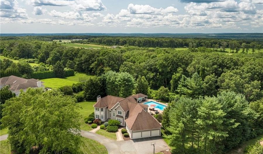 81 Crest Dr, Cranston, RI 02921 - 4 Beds, 4 Bath