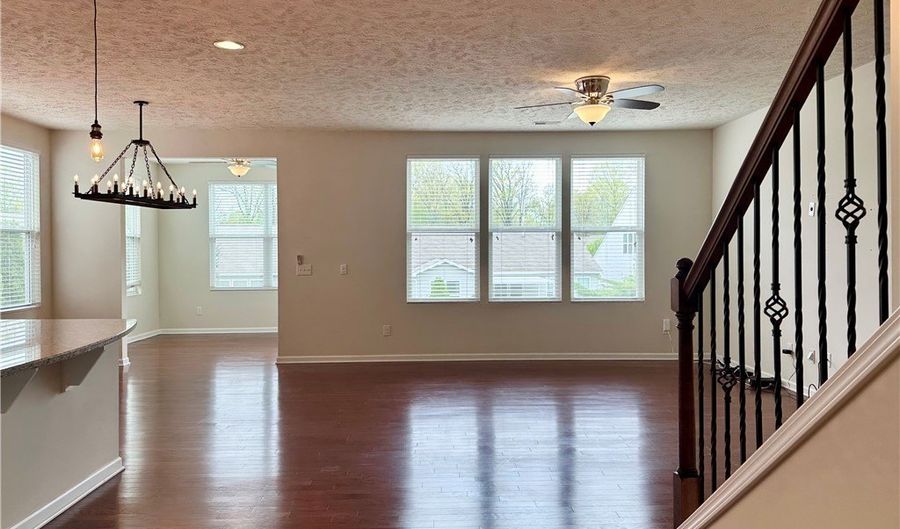 522 Heritage Woods Dr, Akron, OH 44321 - 3 Beds, 3 Bath
