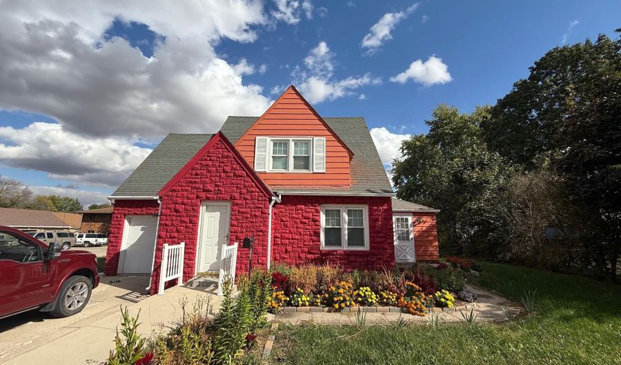 412 N Phillips St, Algona, IA 50511 - 3 Beds, 2 Bath