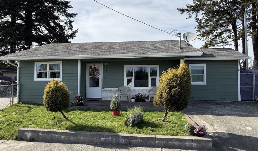 515 PACIFIC Ave, Brookings, OR 97415 - 3 Beds, 3 Bath
