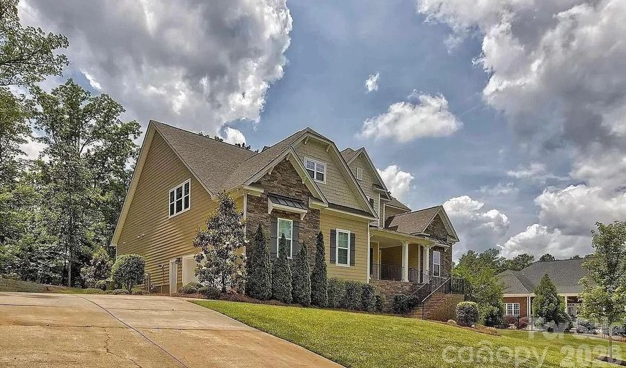 242 Wren Creek Cir, Blythewood, SC 29016 - 4 Beds, 4 Bath
