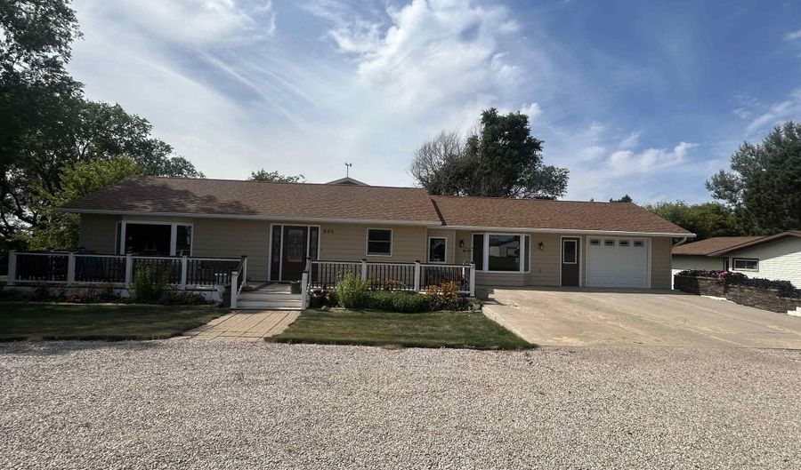 605 1st Ave, Bison, SD 57620 - 6 Beds, 4 Bath