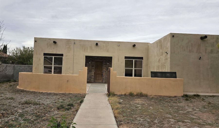 1402 S Twenty-Fourth St, Artesia, NM 88210 - 3 Beds, 3 Bath