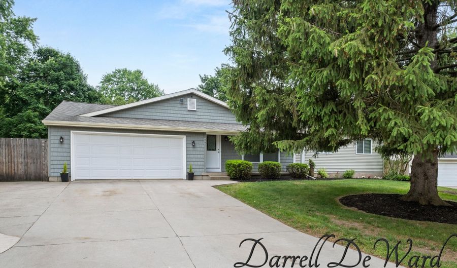 6662 Adaridge Dr SE, Ada, MI 49301 - 5 Beds, 3 Bath