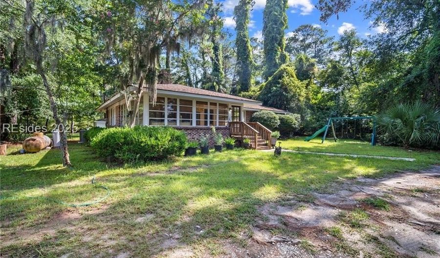 38 Vinel Ln, Bluffton, SC 29910 - 3 Beds, 2 Bath