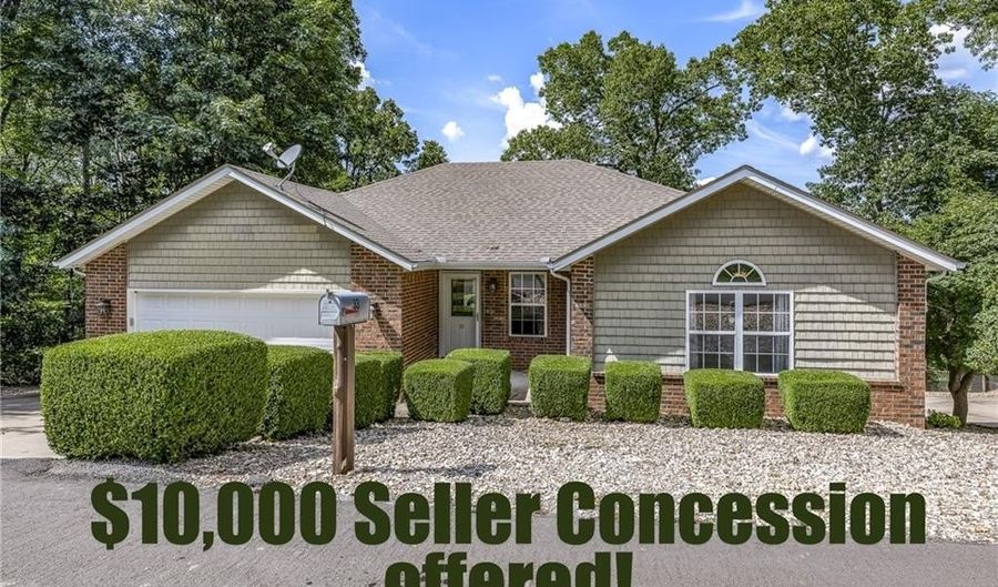 33 Rountree Dr, Bella Vista, AR 72715 - 3 Beds, 2 Bath