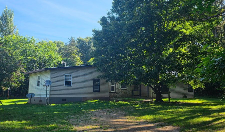 1640 County Road 203, Alton, MO 65606 - 3 Beds, 1 Bath