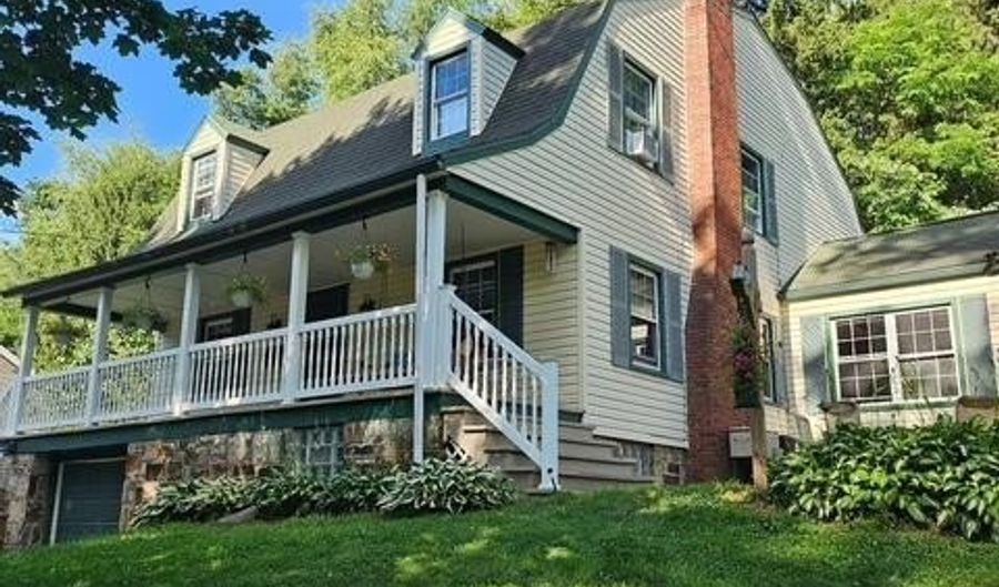 2807 Edgewood Dr, Altoona, PA 16602 - 4 Beds, 2 Bath