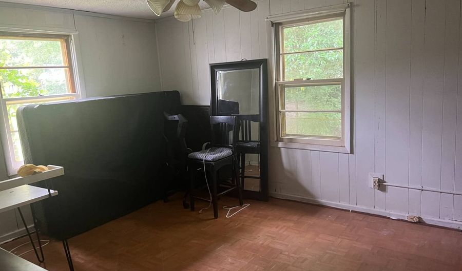 427 College Hts, Bennettsville, SC 29512 - 4 Beds, 2 Bath