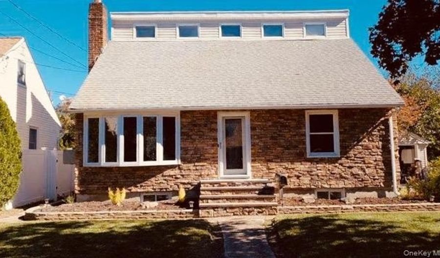 77 Lynton Rd, Albertson, NY 11507 - 4 Beds, 2 Bath