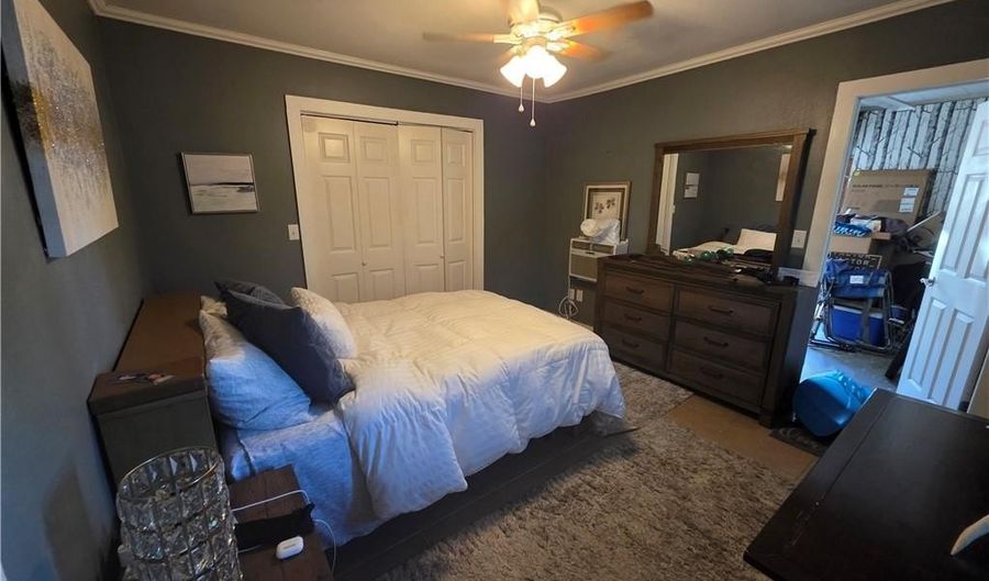 610 Central Ave, Bentonville, AR 72712 - 4 Beds, 4 Bath