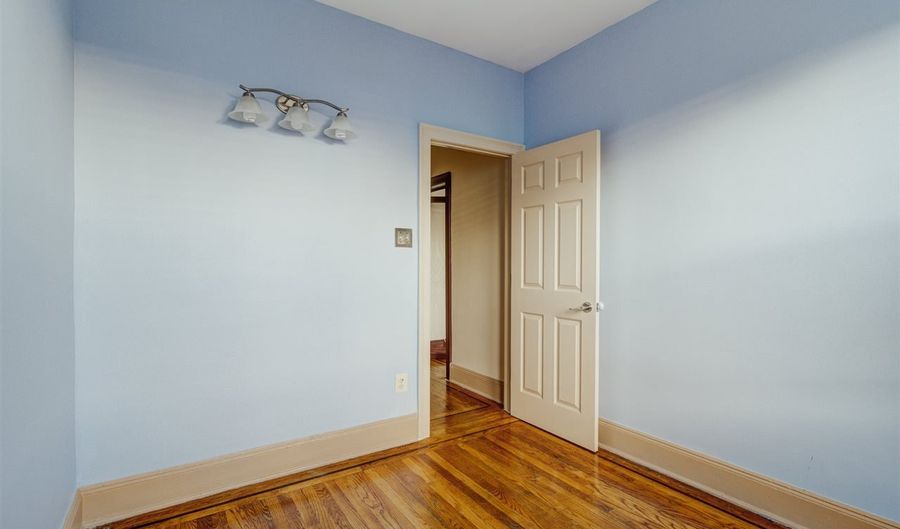 13 W 27TH St, Bayonne, NJ 07002 - 3 Beds, 1 Bath
