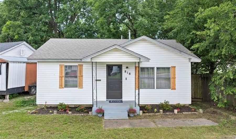 818 Northwest Blvd, Ardmore, OK 73401 - 2 Beds, 1 Bath
