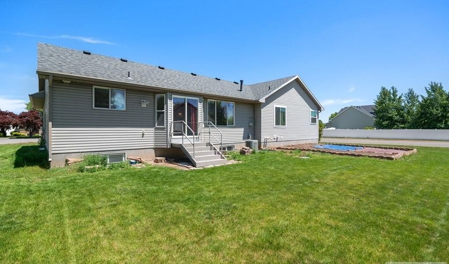3894 Jordan Cir, Ammon, ID 83406 - 6 Beds, 3 Bath