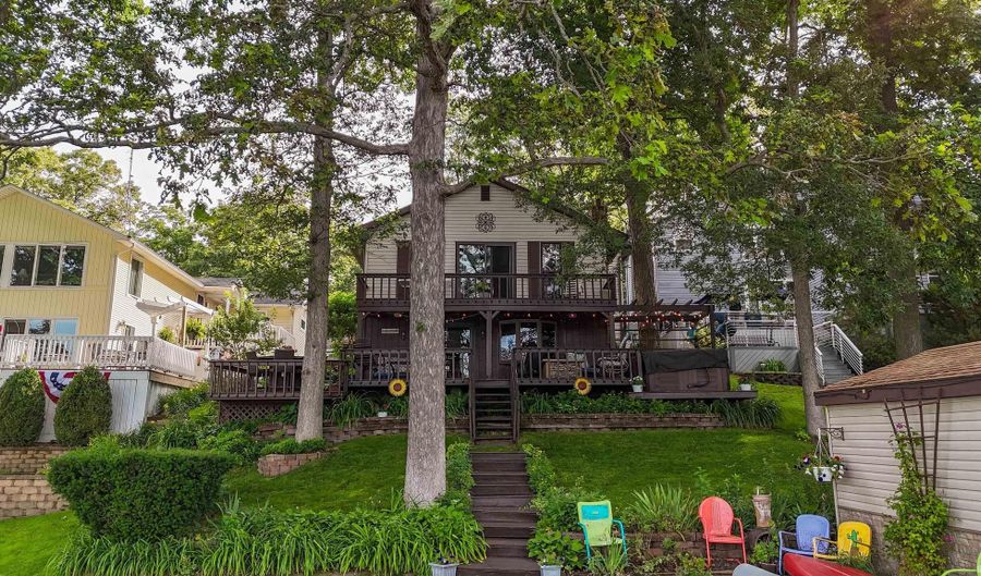 60 Lane 260B Crooked Lk, Angola, IN 46703 - 5 Beds, 2 Bath