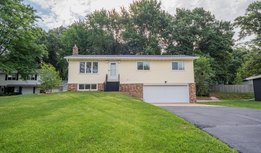 1127 5th St E, Altoona, WI 54720 - 3 Beds, 2 Bath