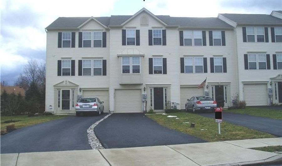 2702 ORCHARD VIEW Rd, Reading, PA 19606 - 3 Beds, 2 Bath