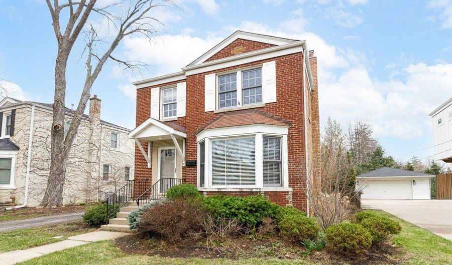 9 S Ridge Ave, Arlington Heights, IL 60005 - 2 Beds, 3 Bath