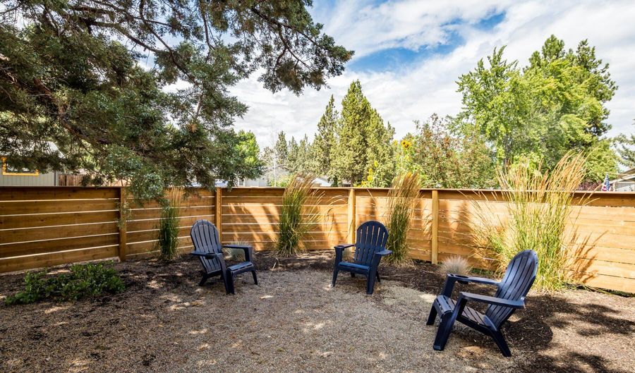 742 SE Sun Ln, Bend, OR 97702 - 3 Beds, 2 Bath