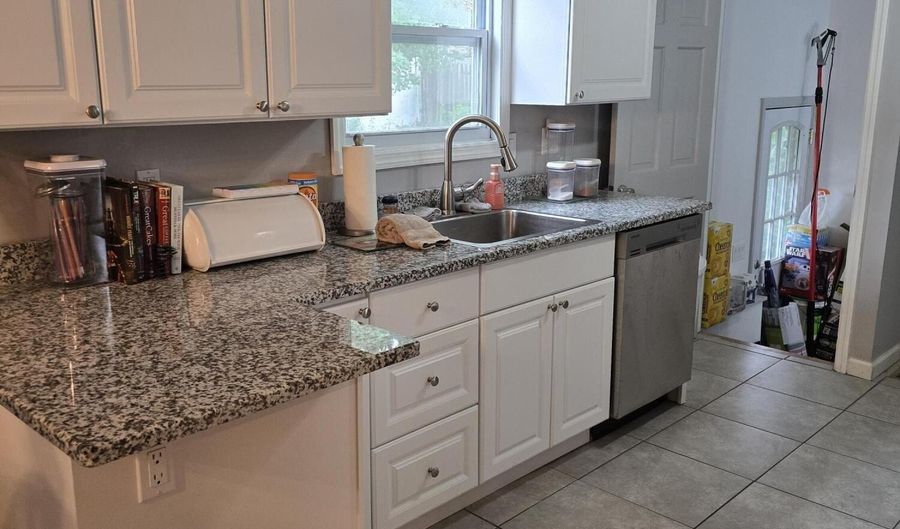 817 Beachwood Blvd, Beachwood, NJ 08722 - 2 Beds, 1 Bath