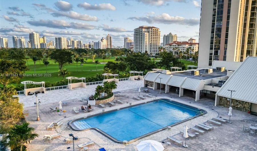 20367 W Country Club Dr L25, Aventura, FL 33180 - 1 Beds, 2 Bath
