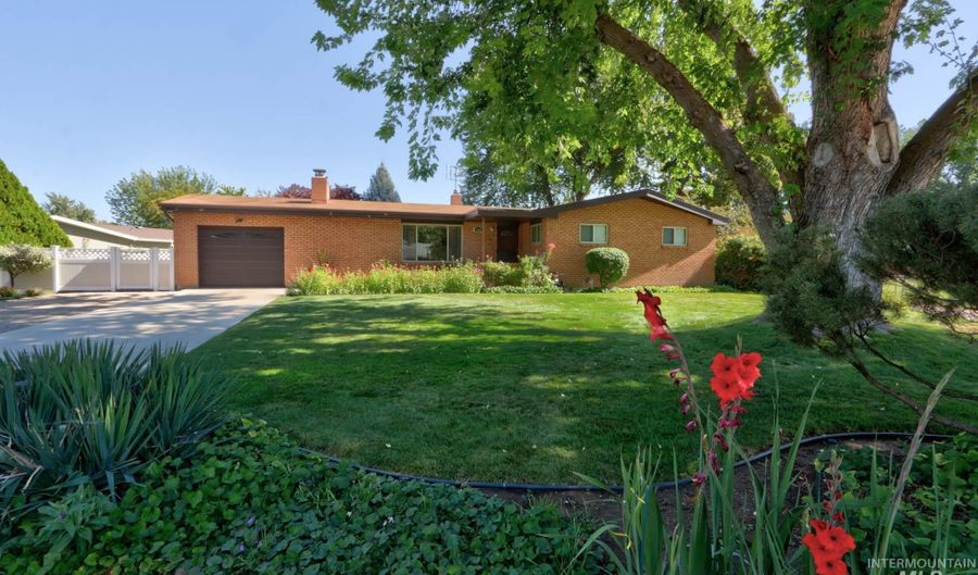 2106 N Cribbens St, Boise, ID 83713 - 4 Beds, 4 Bath