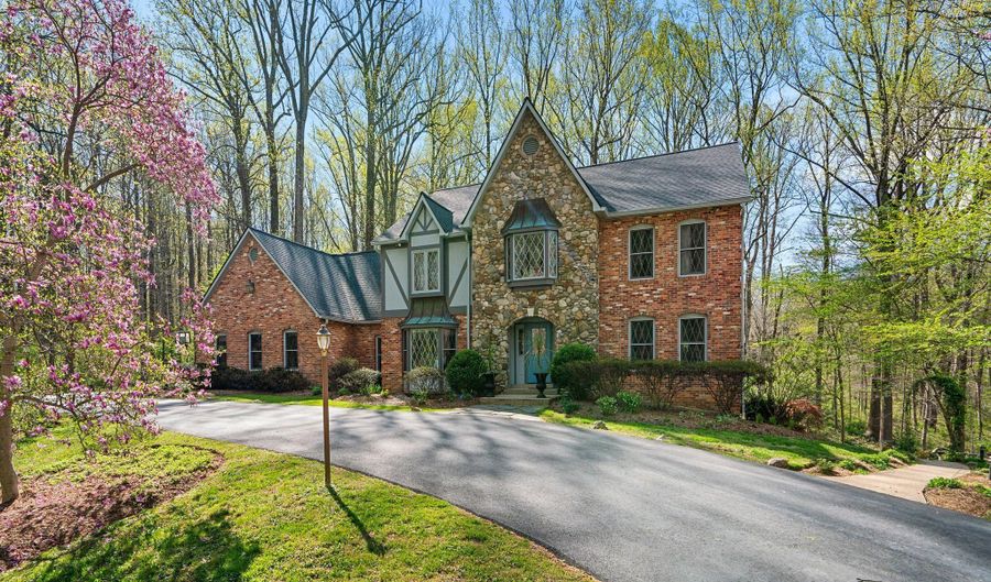 200 ASHCROFT Ct, Ashton, MD 20861 - 6 Beds, 4 Bath