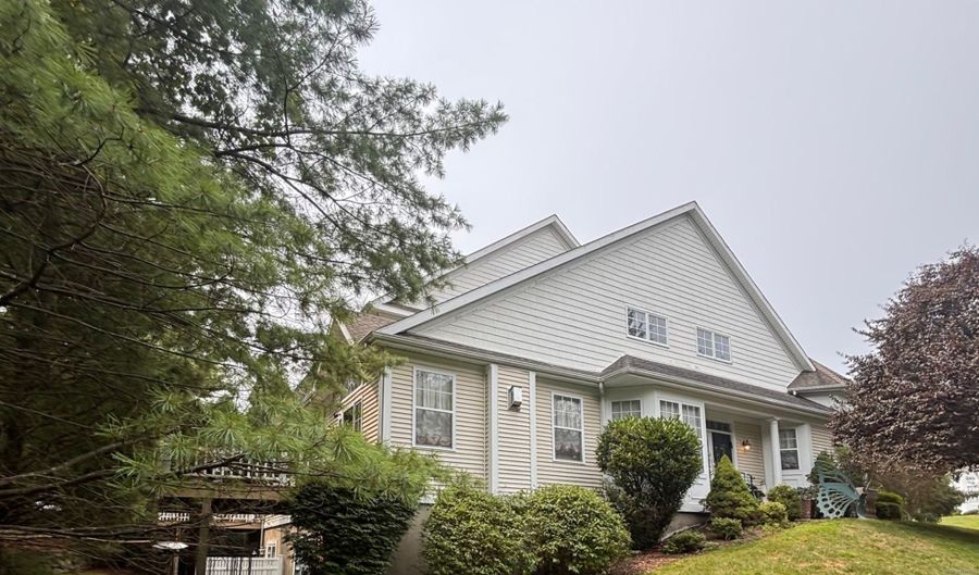 30 Faith Ln 30, Danbury, CT 06810 - 3 Beds, 4 Bath