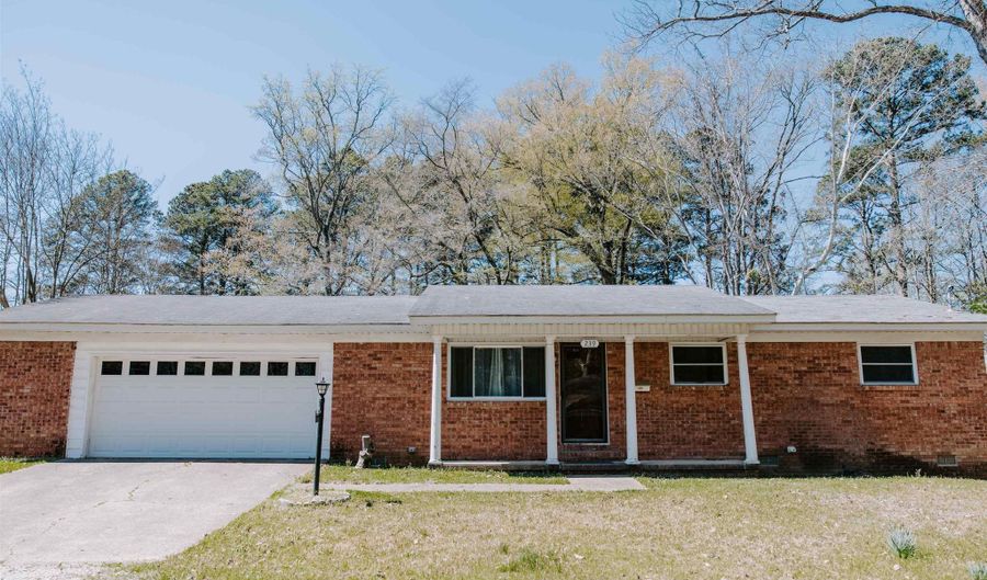 239 N 25th St, Arkadelphia, AR 71923 - 3 Beds, 2 Bath